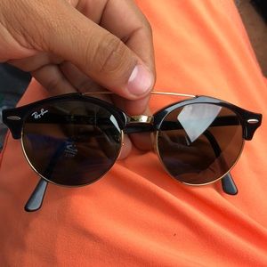 Selling a pair of ray bans sunglasses